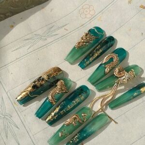 Elegant Green and Gold Dragon press on nails